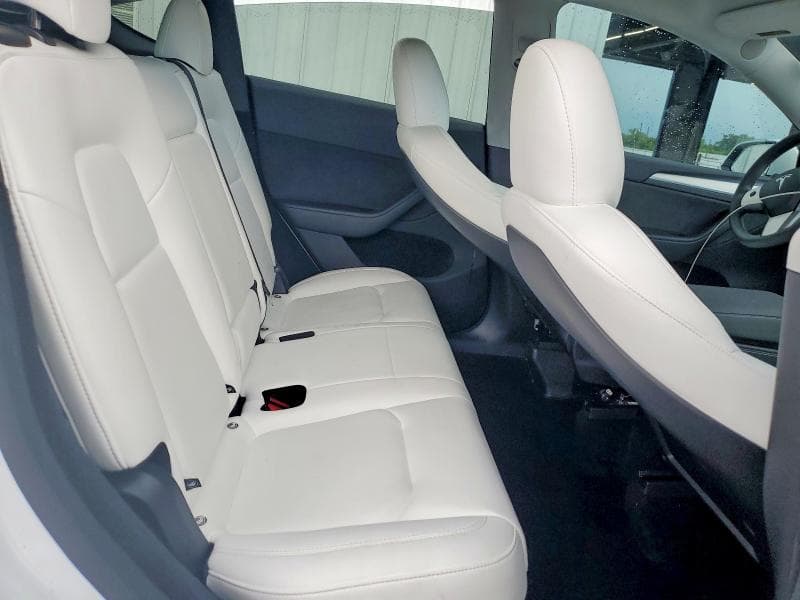 2025 TESLA MODEL Y 10