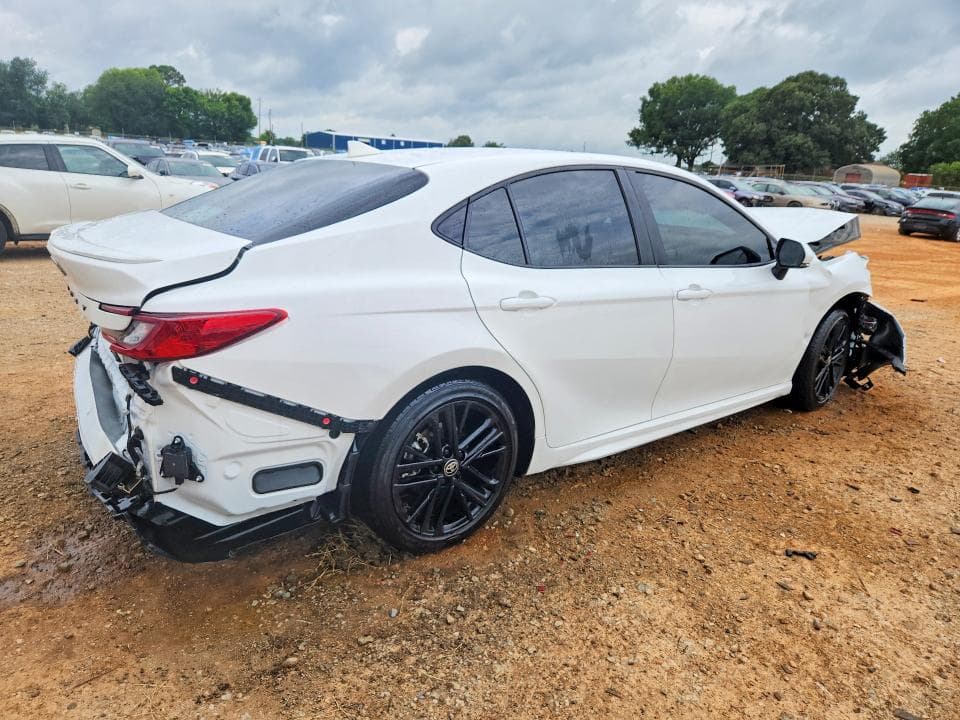 2025 TOYOTA CAMRY SE 3