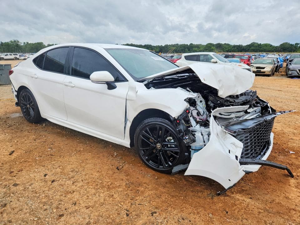 2025 TOYOTA CAMRY SE 4
