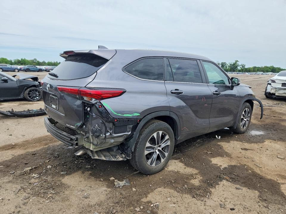 2023 TOYOTA HIGHLANDER XLE 3