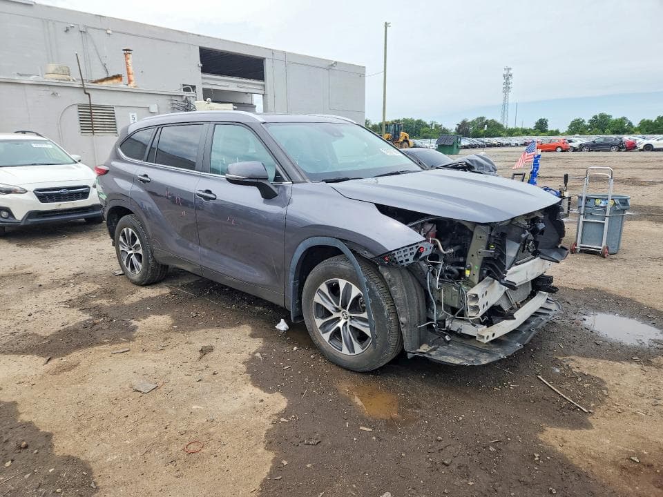 2023 TOYOTA HIGHLANDER XLE 4