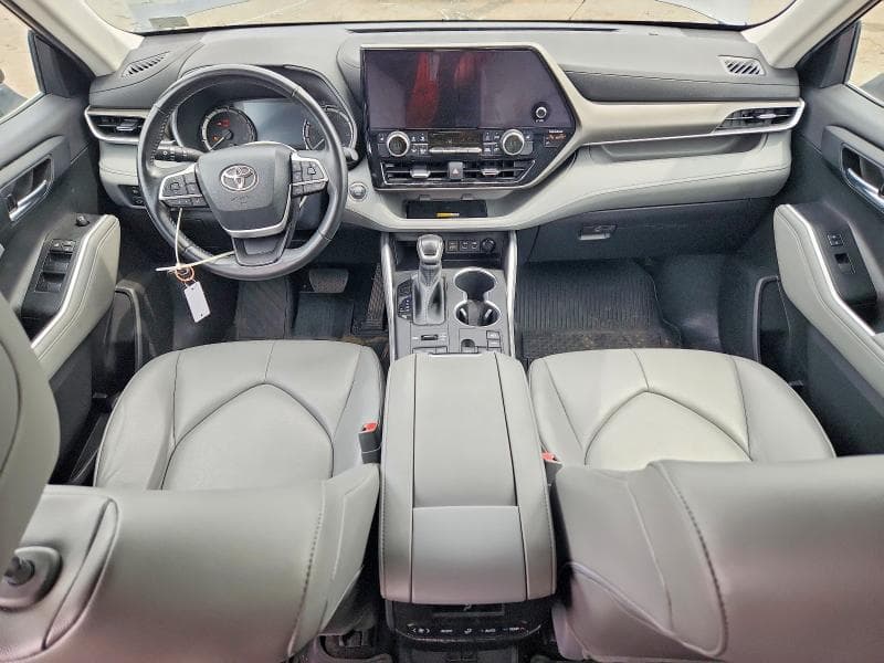 2023 TOYOTA HIGHLANDER XLE 8