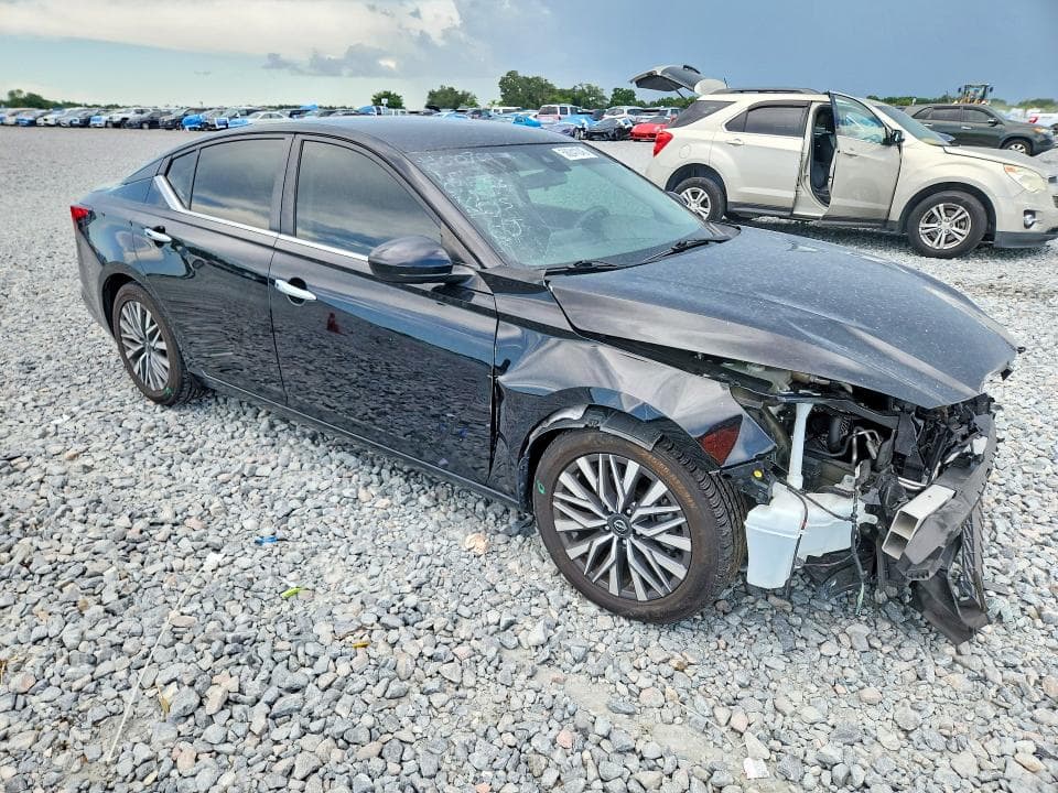 2023 NISSAN ALTIMA SV 4
