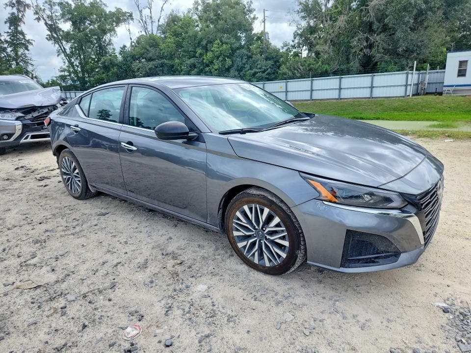 2024 NISSAN ALTIMA SV 4