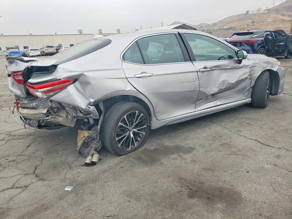 2019 TOYOTA CAMRY SE 3