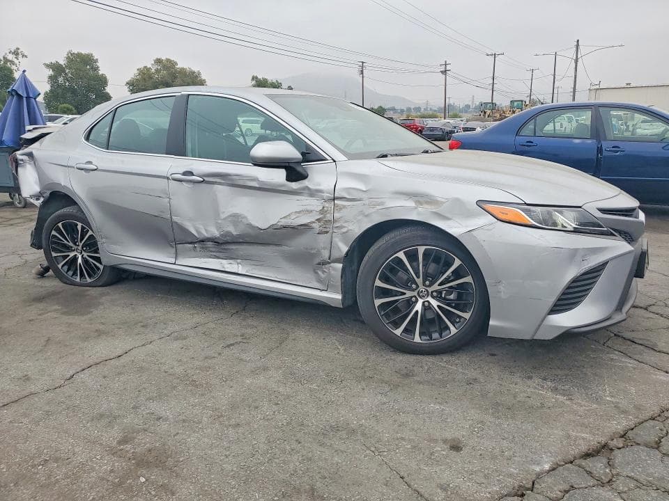 2019 TOYOTA CAMRY SE 4