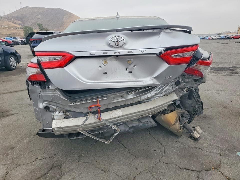 2019 TOYOTA CAMRY SE 6