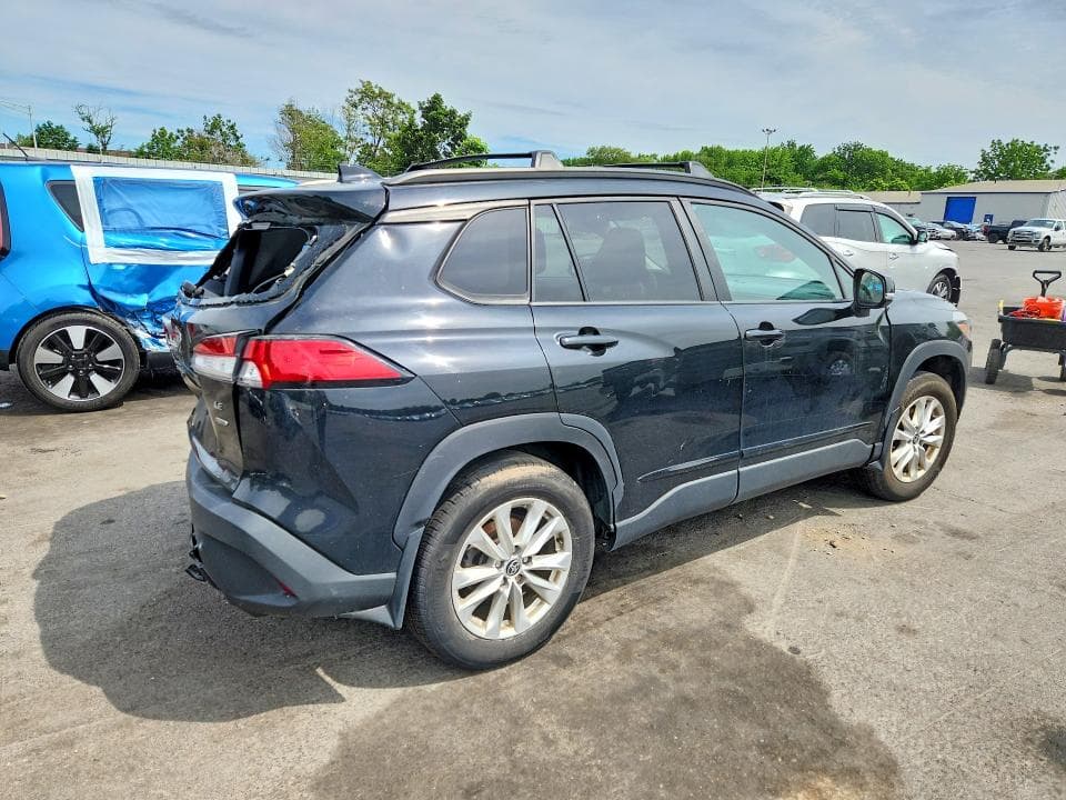 2022 TOYOTA COROLLA CROSS LE 3