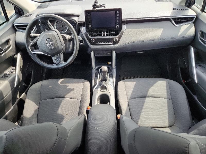 2022 TOYOTA COROLLA CROSS LE 8