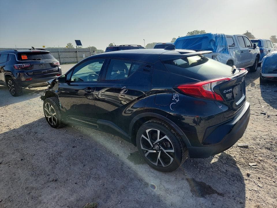 2019 TOYOTA C-HR XLE 2