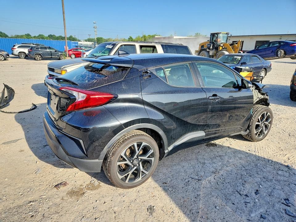 2019 TOYOTA C-HR XLE 3