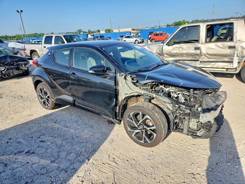 2019 TOYOTA C-HR XLE 4