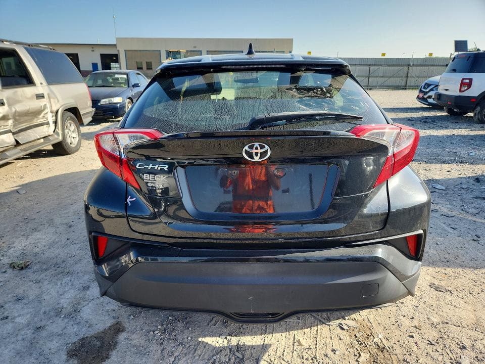 2019 TOYOTA C-HR XLE 6