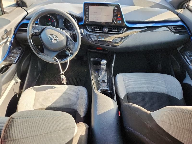 2019 TOYOTA C-HR XLE 8