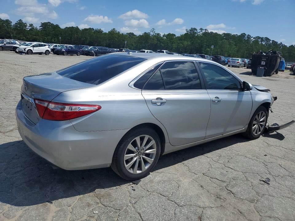 2017 TOYOTA CAMRY XLE 3