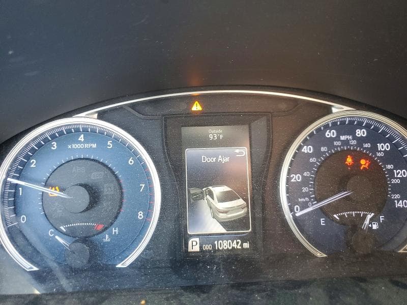 2017 TOYOTA CAMRY XLE 9