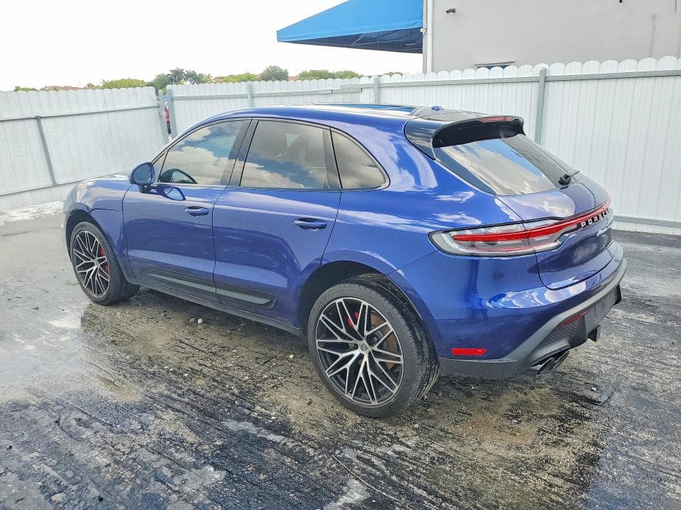 2024 PORSCHE MACAN S 2