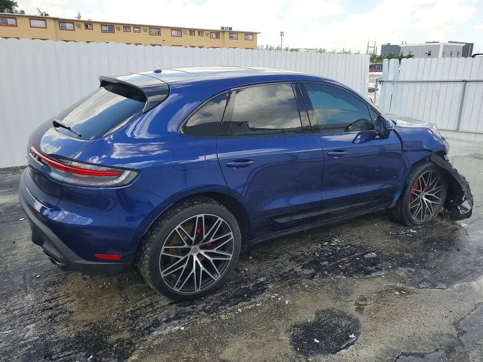 2024 PORSCHE MACAN S 3