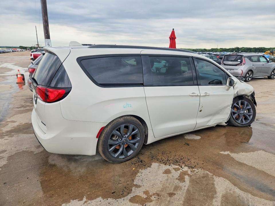 2019 CHRYSLER PACIFICA LIMITED 3