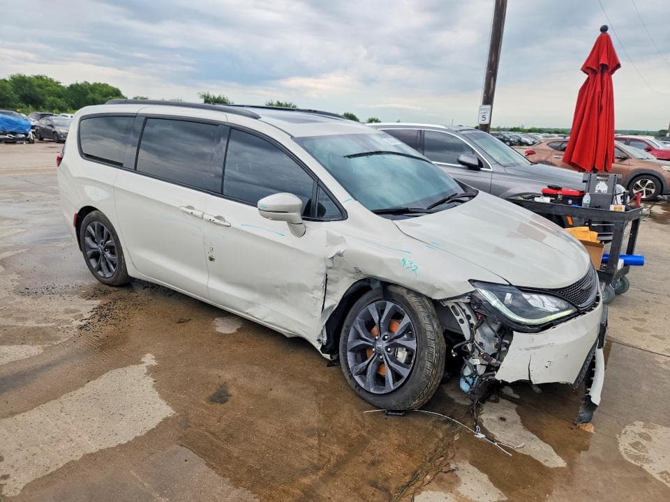 2019 CHRYSLER PACIFICA LIMITED 4