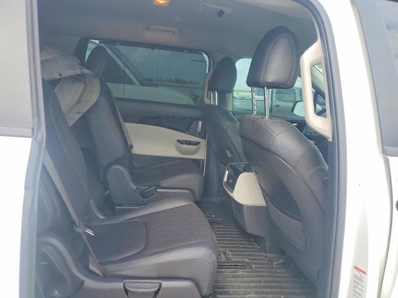 2024 KIA CARNIVAL EX 11