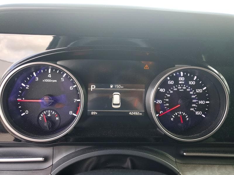 2024 KIA CARNIVAL EX 9
