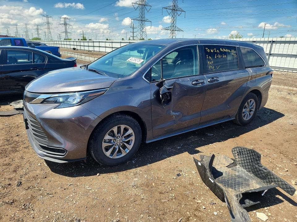 2024 TOYOTA SIENNA LE - 1