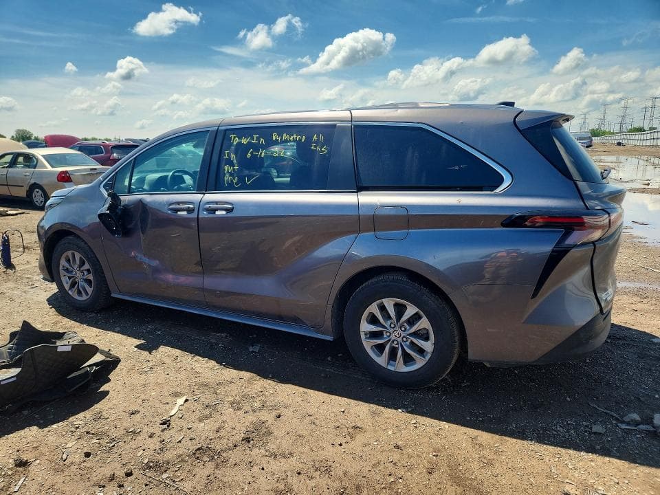 2024 TOYOTA SIENNA LE 2