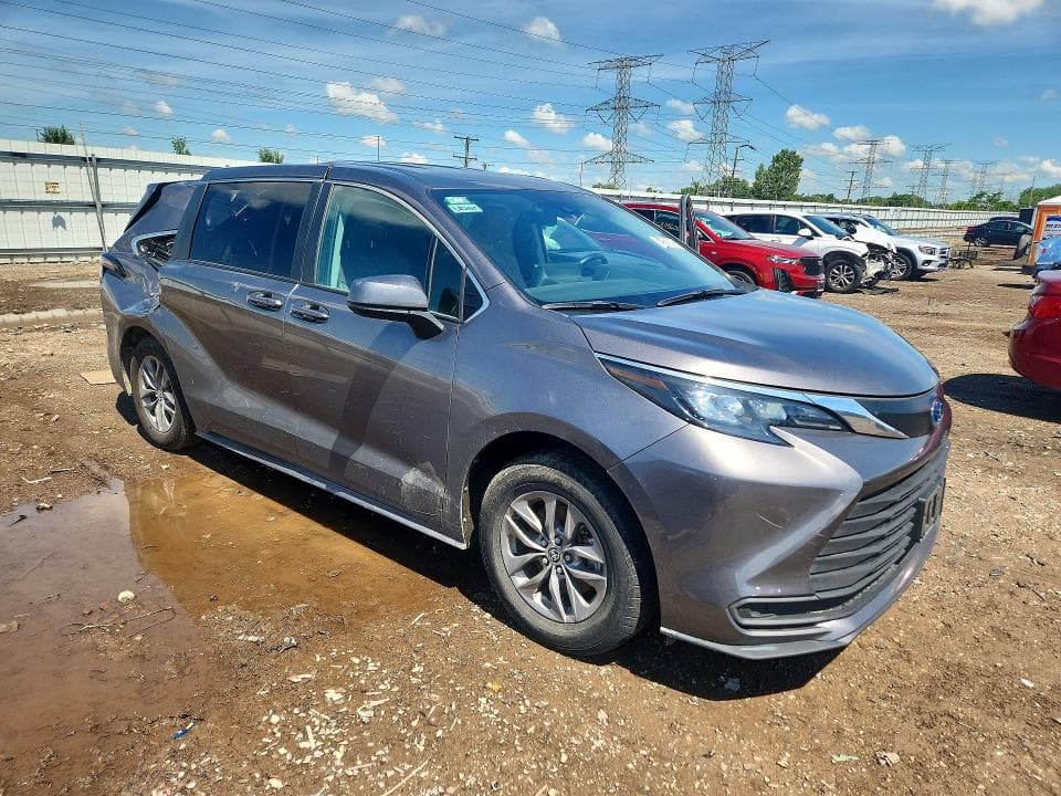 2024 TOYOTA SIENNA LE 4