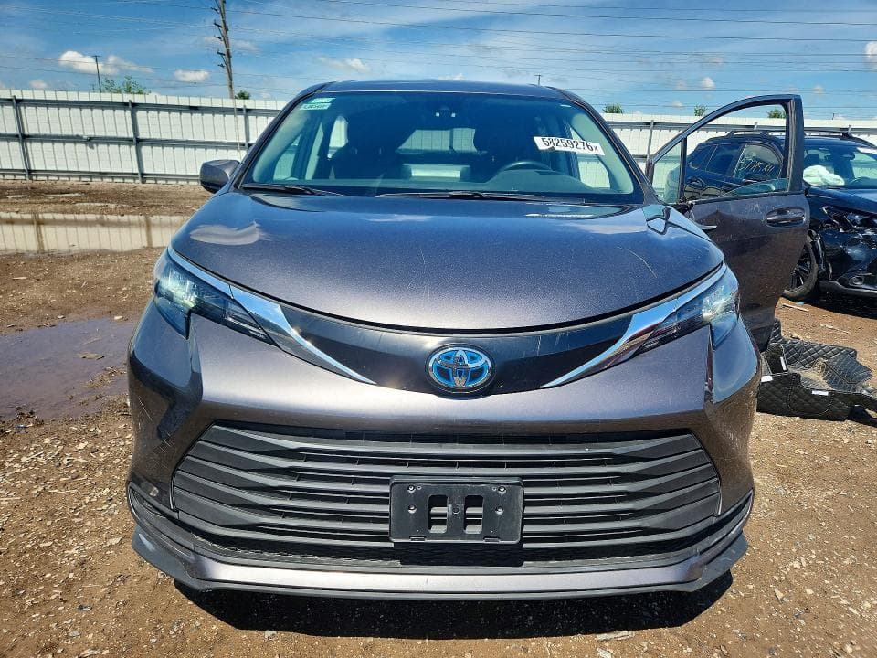 2024 TOYOTA SIENNA LE 5