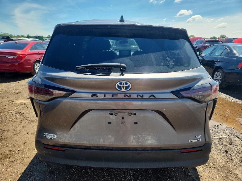 2024 TOYOTA SIENNA LE 6