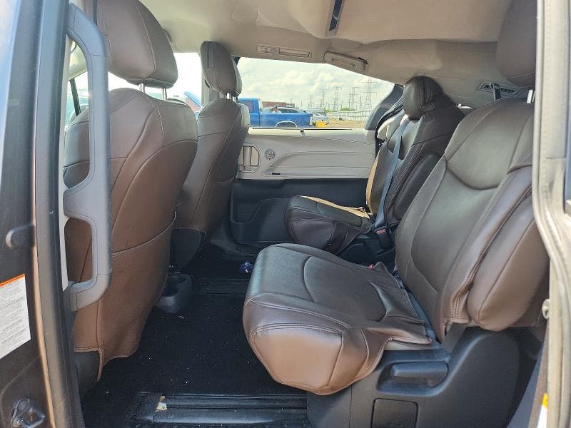 2024 TOYOTA SIENNA LE 10