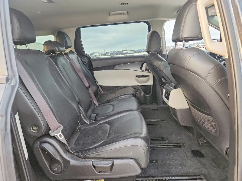 2023 KIA CARNIVAL LX 11