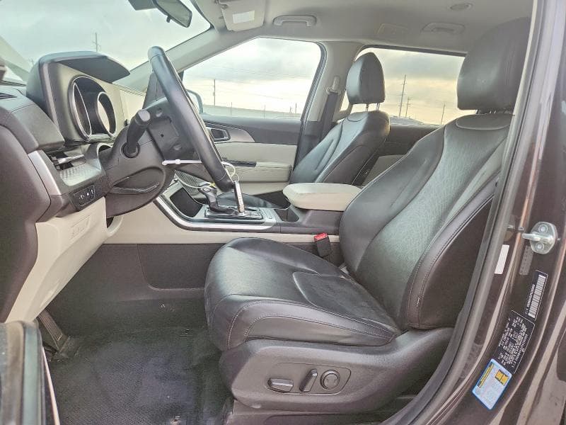 2023 KIA CARNIVAL LX 7