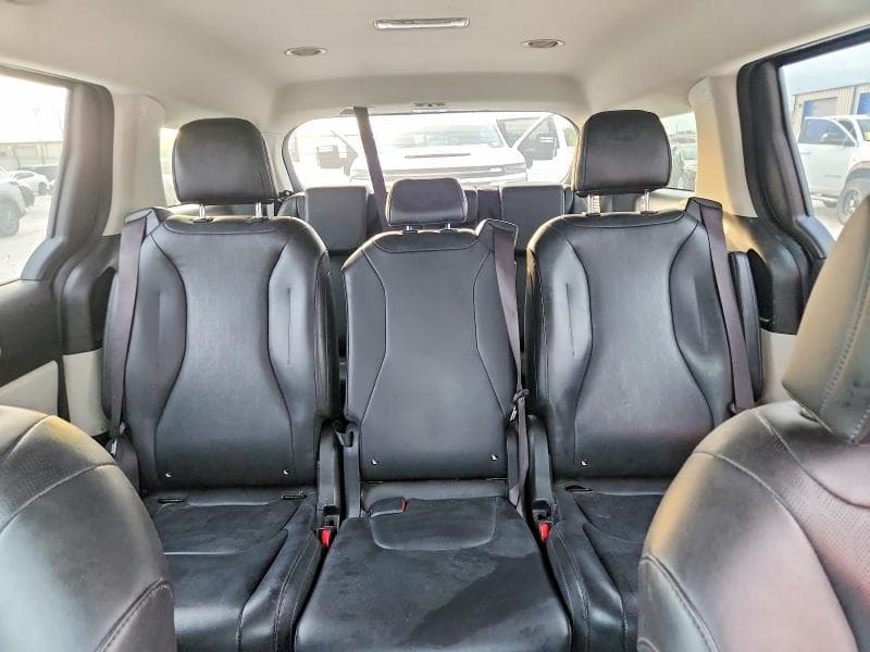 2023 KIA CARNIVAL LX 10