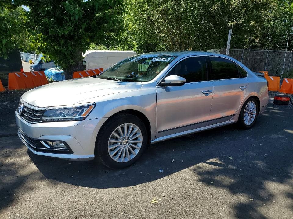 2017 VOLKSWAGEN PASSAT SE