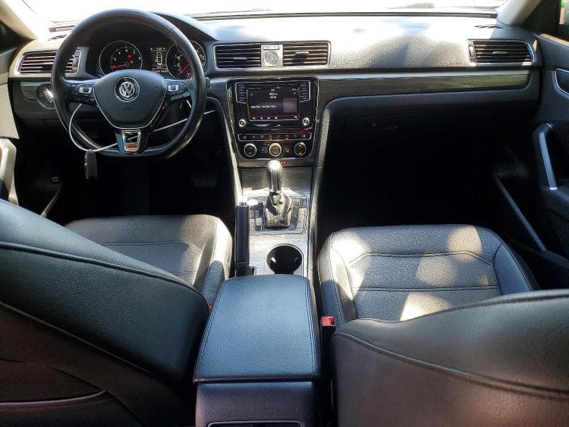 2017 VOLKSWAGEN PASSAT SE SE 8