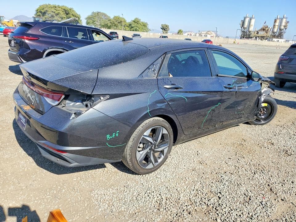 2023 HYUNDAI ELANTRA SEL 3