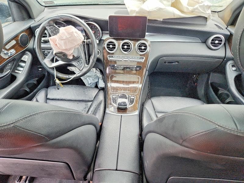 2017 MERCEDES-BENZ GLC 300 4MATIC 8