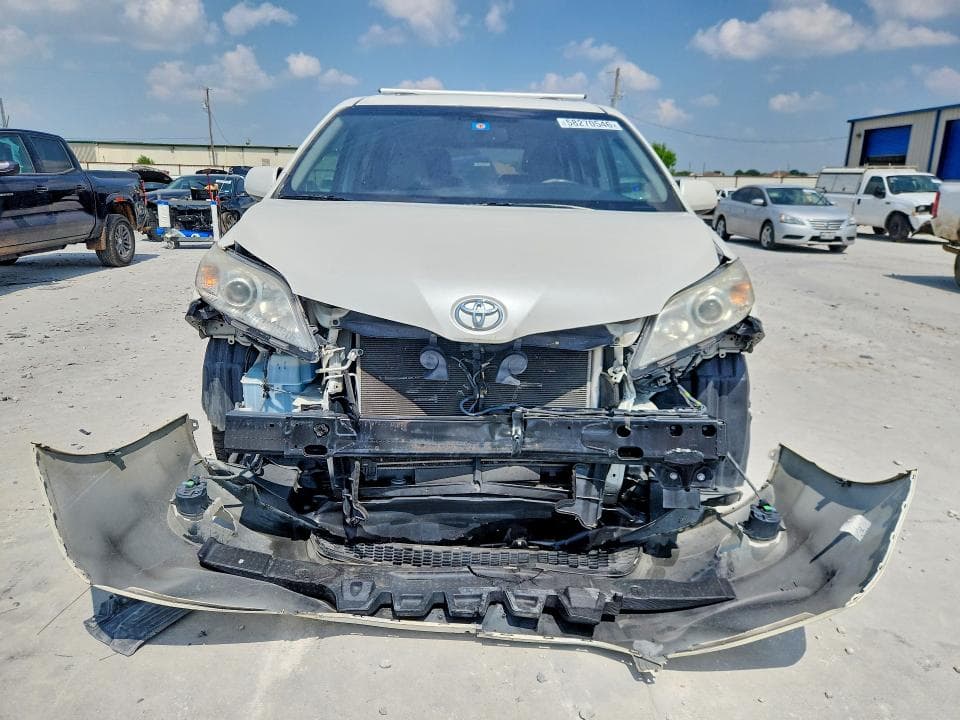 2017 TOYOTA SIENNA XLE 8-PASSENGER XLE 8-PASSENGER 5