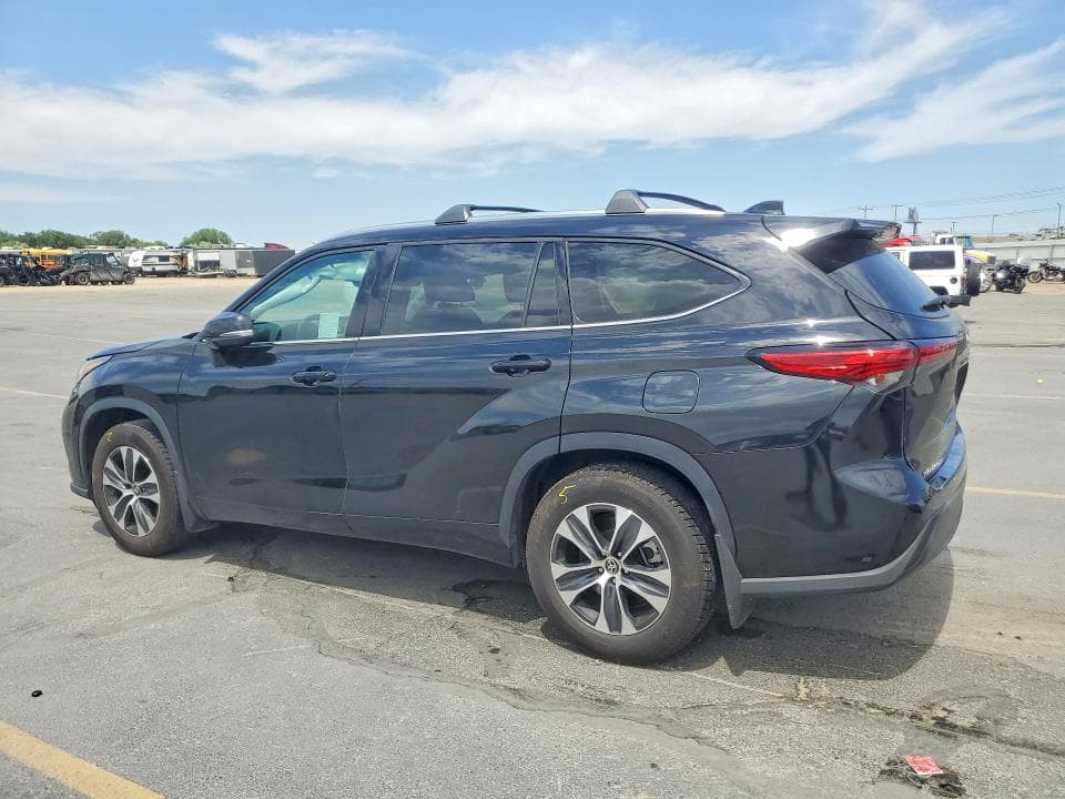 2021 TOYOTA HIGHLANDER XLE 2