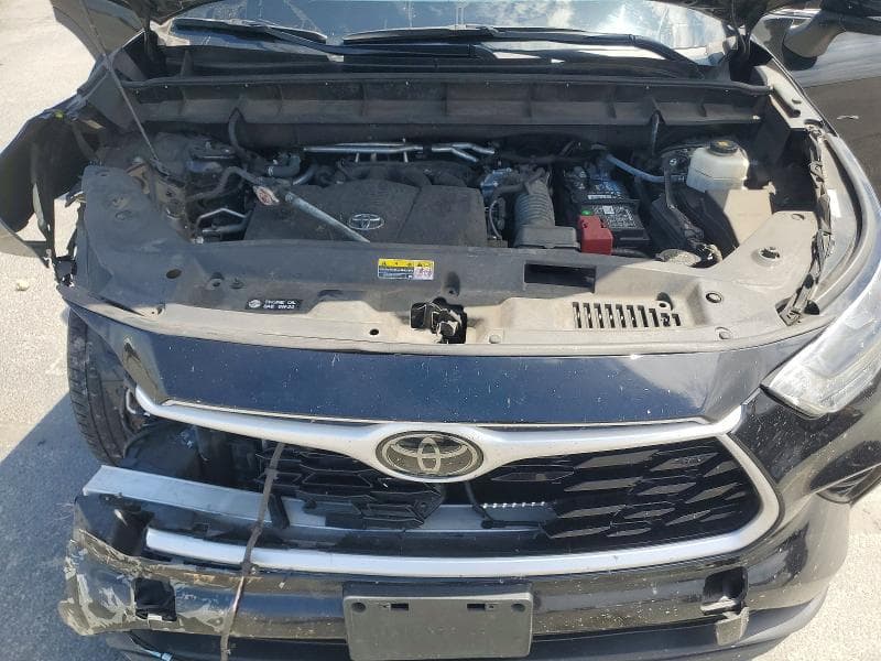 2021 TOYOTA HIGHLANDER XLE 12