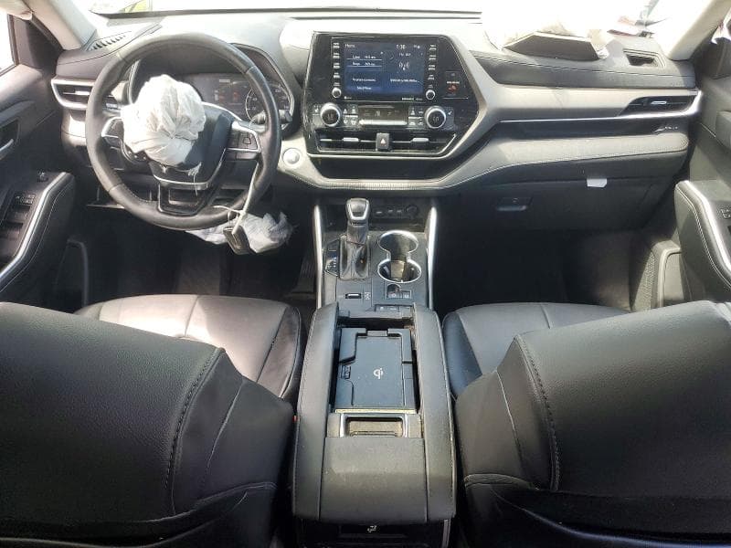 2021 TOYOTA HIGHLANDER XLE 8