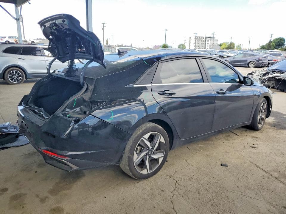 2022 HYUNDAI ELANTRA SE 4D SEDAN 3