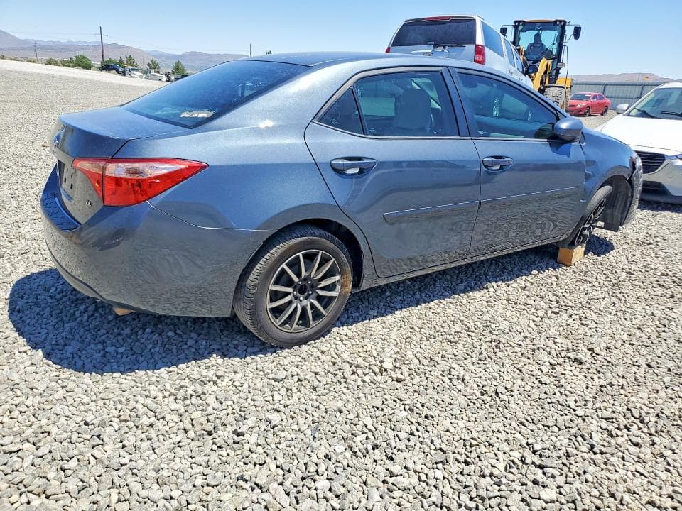 2017 TOYOTA COROLLA LE 3