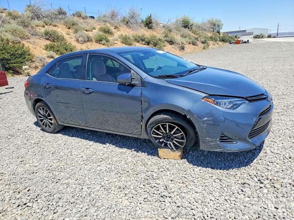 2017 TOYOTA COROLLA LE 4