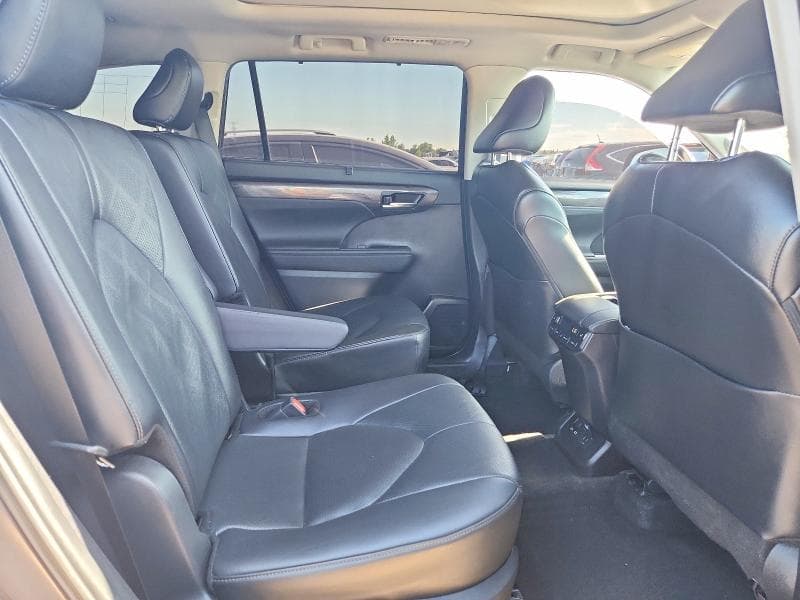 2024 TOYOTA HIGHLANDER PLATINUM 11