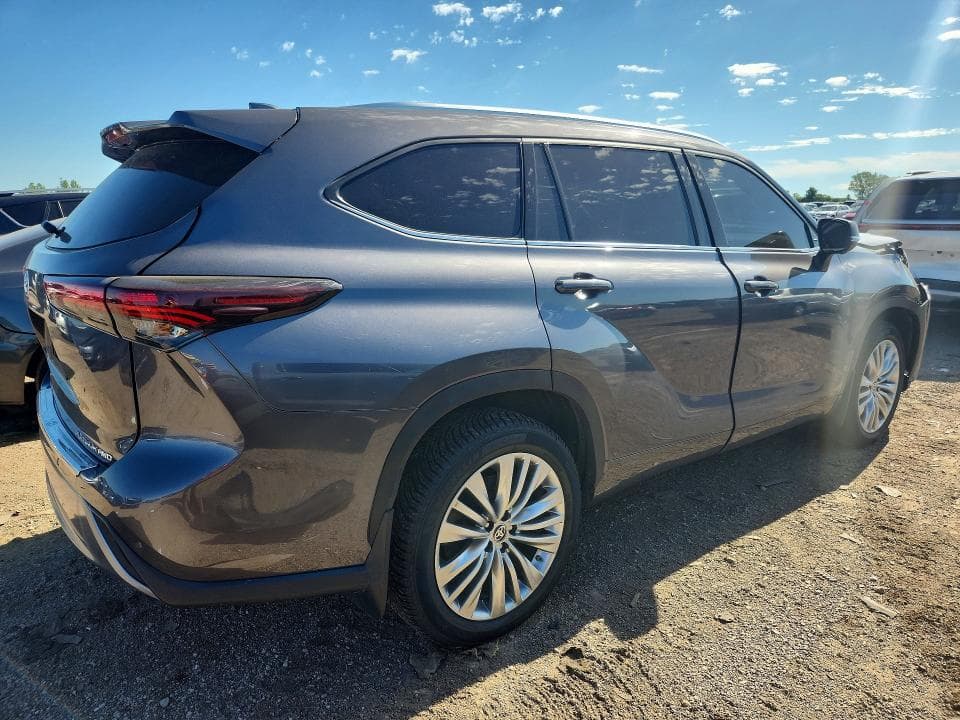 2024 TOYOTA HIGHLANDER PLATINUM 3