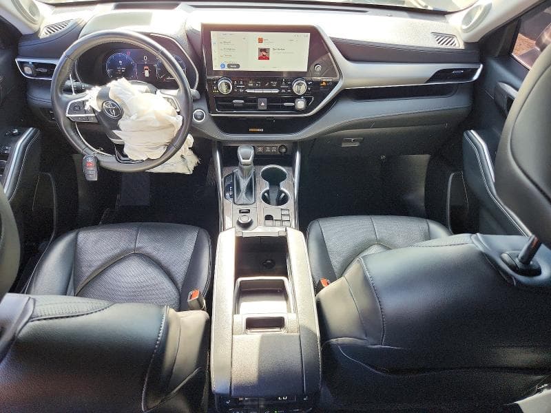 2024 TOYOTA HIGHLANDER PLATINUM 8