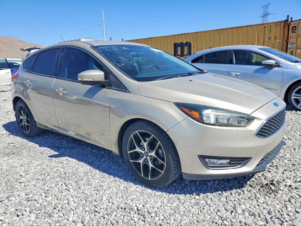 2017 FORD FOCUS SEL 4
